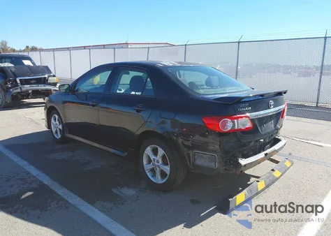 2013 Toyota Corolla S z USA, uszkodzony, nr VIN 2T1BU4EE9DC921900